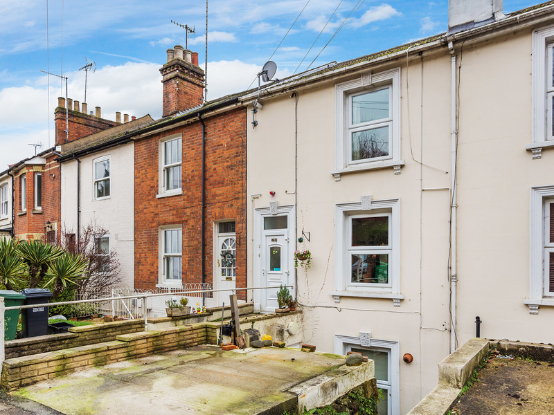 1 Bed Apartment To Rent in Redhill